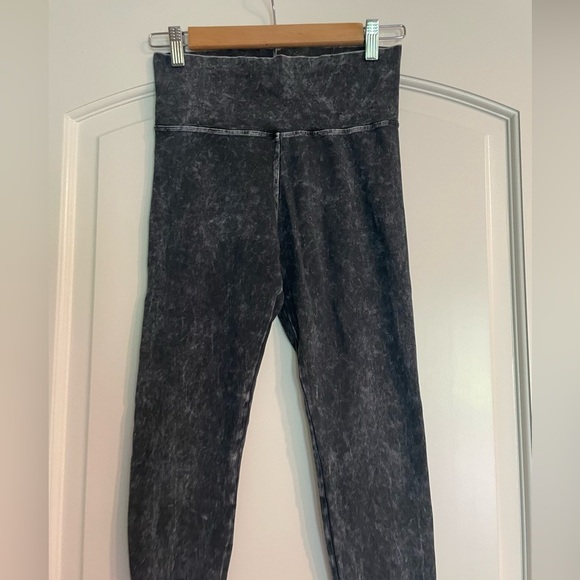 Pants - High-Waist Mineral Wash Leggings in Charcoal